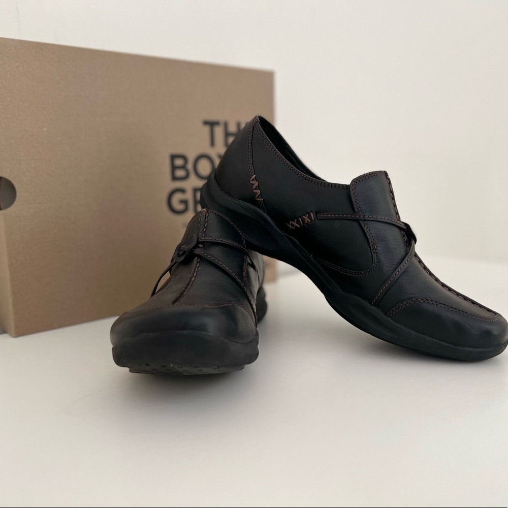 Clarks Wave Run Black Walking Shoe Womens